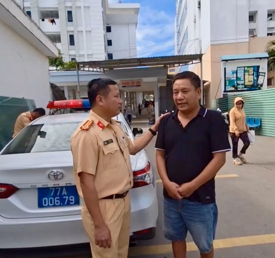 csgt-kip-thoi-mo-duong-dua-nan-nhan-tai-nan-giao-thong-di-cap-cuu.jpg