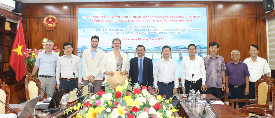 Delegates attending the working session. Photo: Đức Hải dai-bieu-du-buoi-lam-viec.jpg