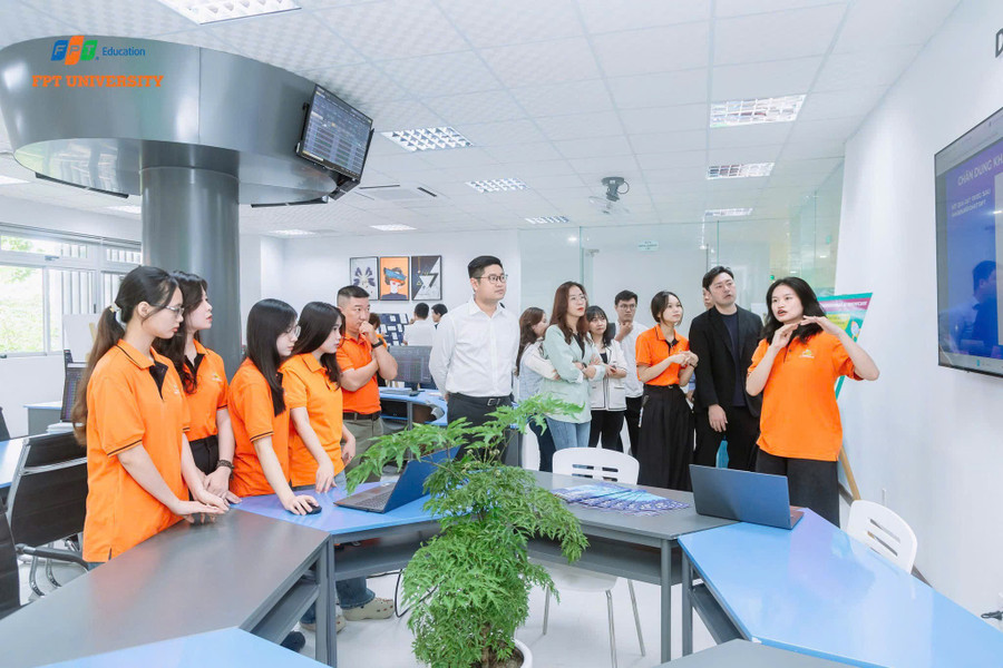 Supporting the startup ecosystem – Guiding FPT University students – Financial training workshop for startups – Factory tour doanh-nhan-tre-vu-hong-quan-1.jpg