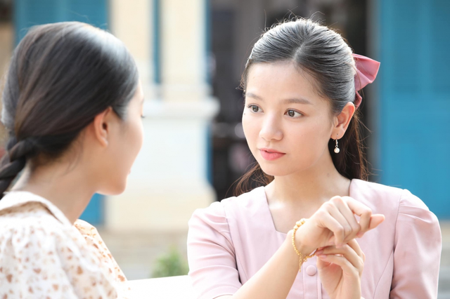 Hạ Anh is diligent in refreshing her roles with each film. In the photo: Hạ Anh as "Mỹ Tú" in the film "Lưới trời". Photo: Provided by the artist 4.png