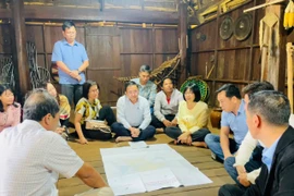 Vice Chairwoman of the Provincial People's Committee Nguyễn Thị Thanh Lịch surveys the Ơp and Ia Nueng community-based tourism villages.