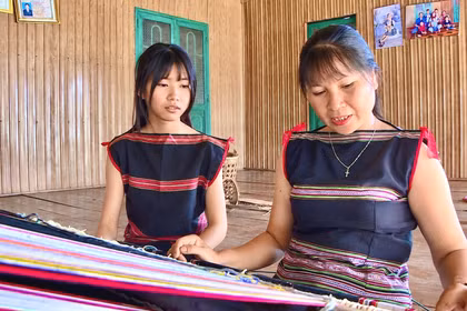 Jrai artisans in Ia Phí keep traditional crafts alive with new designs