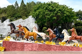 Eight horses mascot cluster installed at Đại Đoàn Kết Square in Pleiku
