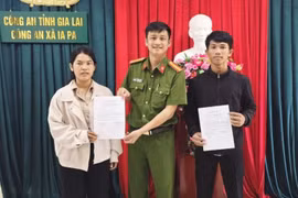 Two sisters, Kpă H’Nghi and Kpă Việt, have submitted voluntary applications to fulfill their duty of joining the People's Public Security Forces.