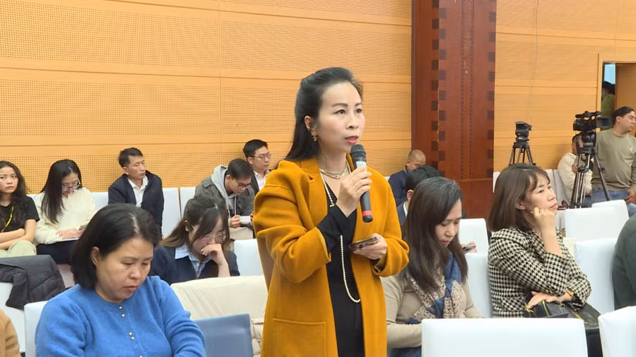 phong-vien-bao-dien-tu-chinh-phu-trao-doi-voi-ban-to-chuc-ve-noi-dung-lien-quan-den-nam-du-lich-quoc-gia-2026.jpg