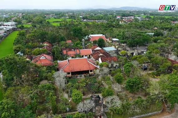 Visiting Thap Thap ancient Pagoda