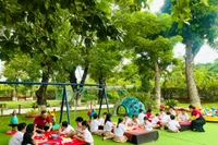 The "Classroom Without Walls" program aims to promote a modern and innovative educational model.