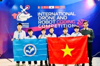Vu Hoang Nam (far left) has excelled by winning the gold medal in individual drone programming.