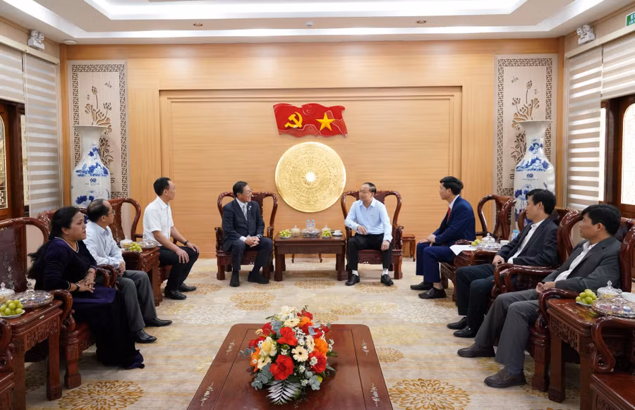 a3-quang-canh-buoi-tiep.jpg
