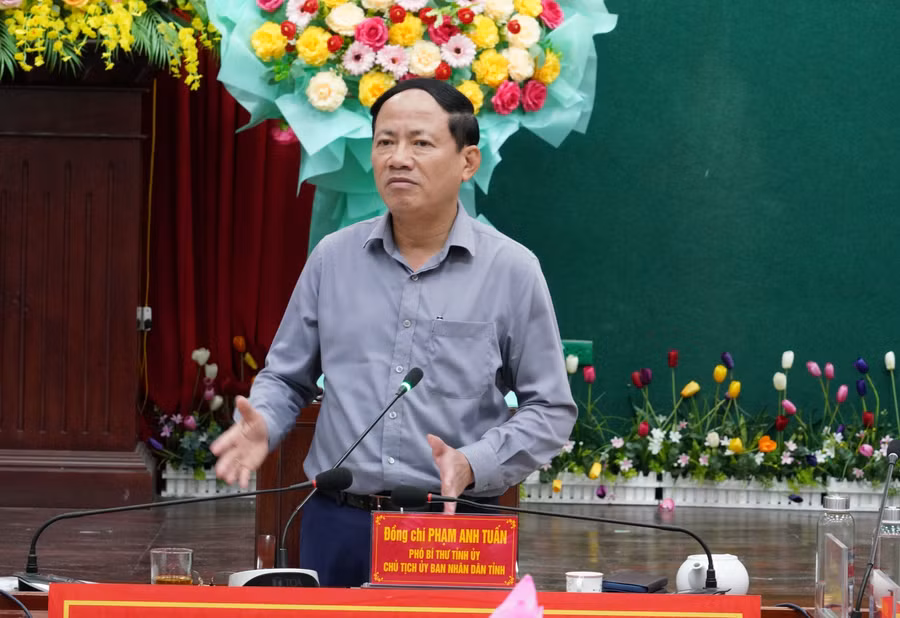 a6chu-tich-ubnd-tinh-pham-anh-tuan-phat-bieu-ket-luan-buoi-lam-viec-anh-nh.jpg