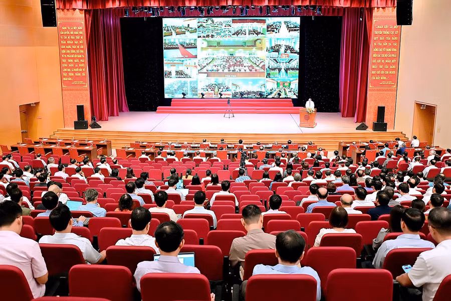1-quang-canh-hn-tai-diem-cau-trung-tam-hoi-nghi-tinh.jpg