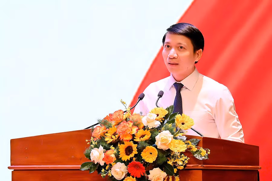 4-pho-bi-thu-tinh-uy-trinh-bay-chuyen-de-tai-hoi-nghi.jpg
