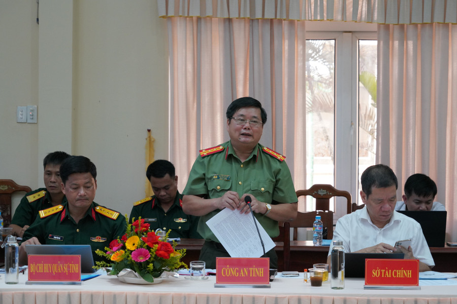 A representative from the Provincial Police speaks at the working session. Photo: N.H 5.jpg