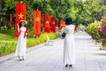 Locals and tourists alike took the opportunity to check in with the red flag bearing a yellow star along Nguyen Tat Thanh Street.