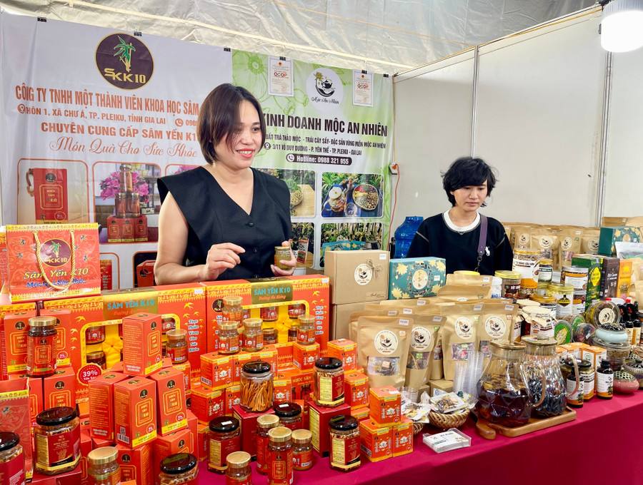 Products from Gia Lai Ginseng Science Co., Ltd. (An Phú ward) will be exhibited and promoted at the Autumn Fair 2025. Photo: Vũ Thảo san-pham-cua-cong-ty-tnhh-mtv-khoa-hoc-sam-gia-lai-phuong-an-phu-se-tham-gia-trung-bay-quang-ba-tai-tai-hoi-cho-mua-thu-2025-anh-vu-thao.jpg