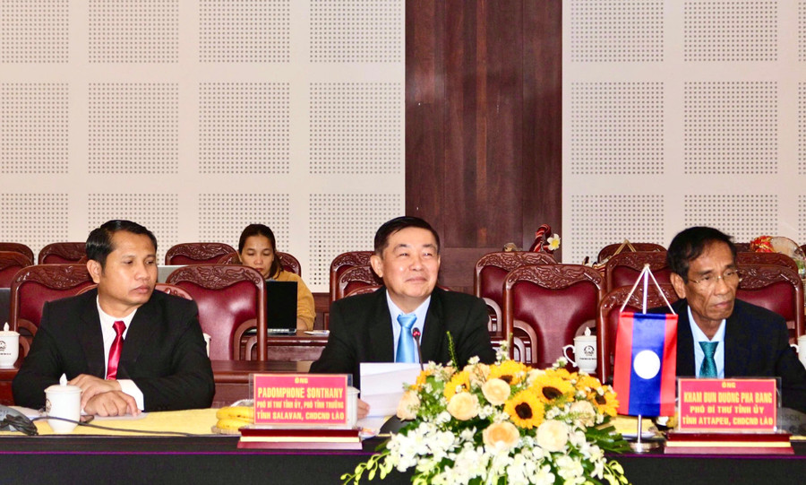 Leaders of Attapeu and Salavan provinces (Lao People’s Democratic Republic). Photo: Vũ Thảo 3.jpg