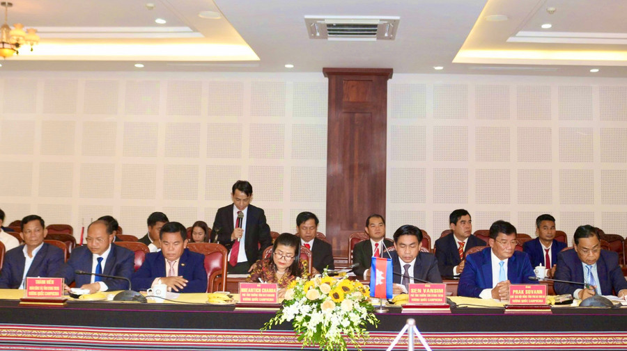 Delegates from the Northeastern provinces of Cambodia attending the working session. Photo: Vũ Thảo 11.jpg