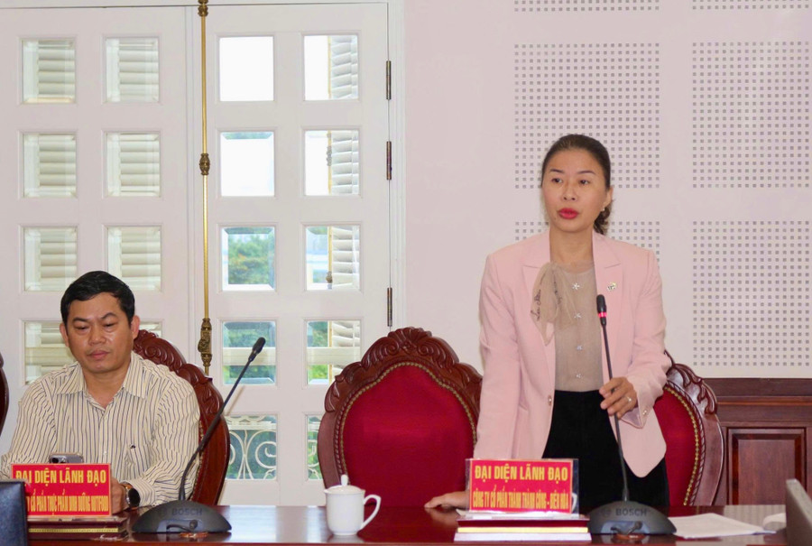 A leader of Thành Thành Công-Biên Hòa Joint Stock Company presents agricultural development strategies and expansion plans in the province. Photo: Vũ Thảo dai-dien-cong-ty-co-phan-thanh-thanh-cong-bien-hoa.jpg