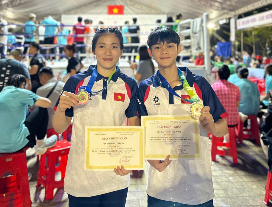 le-thi-nhi-trai-va-vo-huy-hoang-da-gianh-huy-chuong-vang-cho-gia-lai-anh-thien-binh.jpg