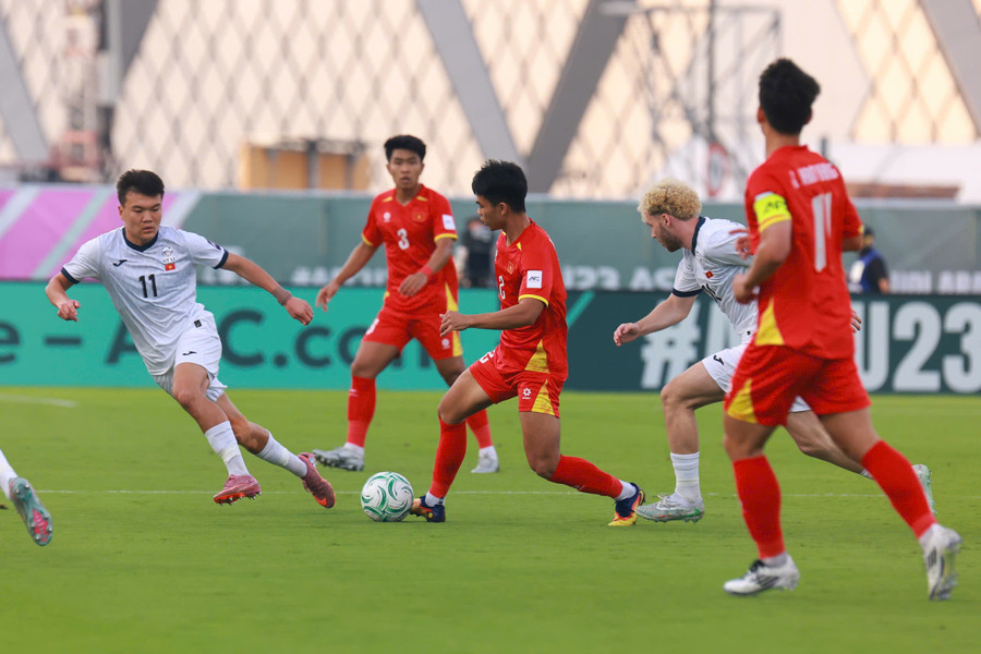 u23-viet-nam-gap-rat-nhieu-kho-khan-truoc-u23-kyrgyzstan-trong-nua-dau-cua-hiep-1-anh-ted-tran.jpg