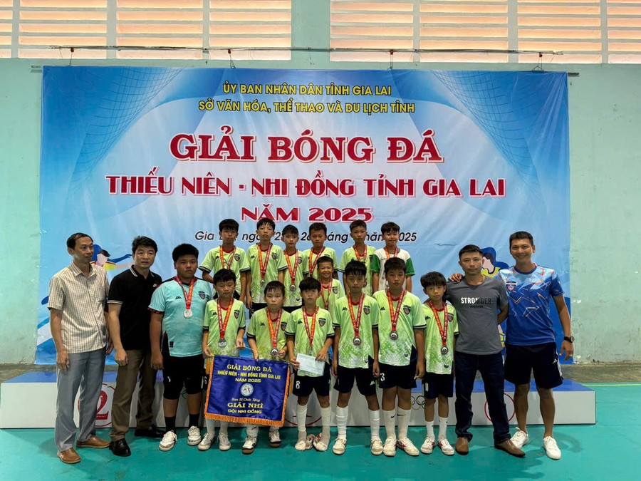 anh-hung-bia-phai-da-da-dan-dat-doi-bong-nhi-dong-xa-ia-krai-gianh-ngoi-a-quan-o-giai-bong-da-thieu-nien-nhi-dong-tinh-nam-2025-anh-van-ngoc.jpg