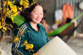 Artisans in the Gò Găng conical hat craft village, located in An Nhơn Bắc Ward, Gia Lai, are busily producing traditional conical hats.