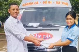 Underprivileged student in Gia Lai awarded 4-year free travel to study