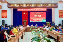 Pleiku Ward leaders hold dialogue with union members, youth, and children.