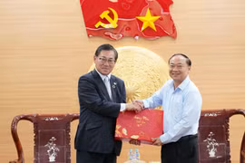 Thai Dai Ngoc, Secretary of the Provincial Party Committee, holds talks with the Japan-Vietnam Friendship Association in Sakai City