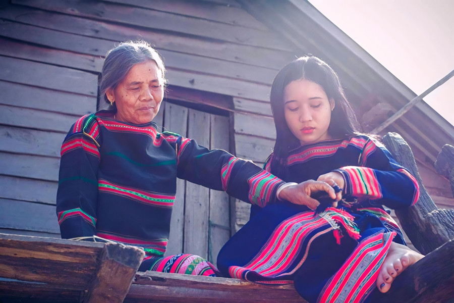 Ksor H’Nram (far right) introduces the traditional attire of her ethnic group. Photo: Ksor H’Nram 3-1215.jpg