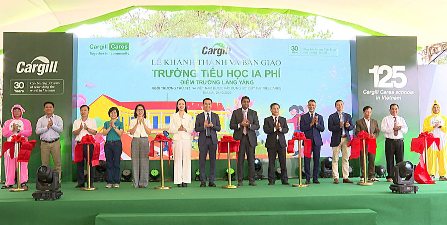 cac-dai-bieu-cat-bang-khanh-thanh-diem-truong-lang-yang-do-quy-cargill-cares-tai-tro-anh-rpien.jpg