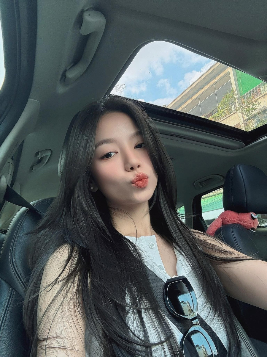 Recent roles in Southern TV dramas such as Kế hoạch hoàn hảo and Chiếc vòng ngọc bích have raised Hạ Anh’s public profile. ha4jpg-1756211009558.jpg