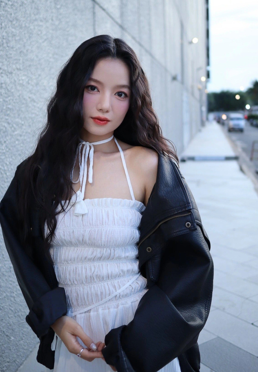 Hạ Anh described her character Hồng as “small in appearance but remarkably resilient,” carrying hope and life amid battlefield chaos. ha7-edited-1756211114602.jpg