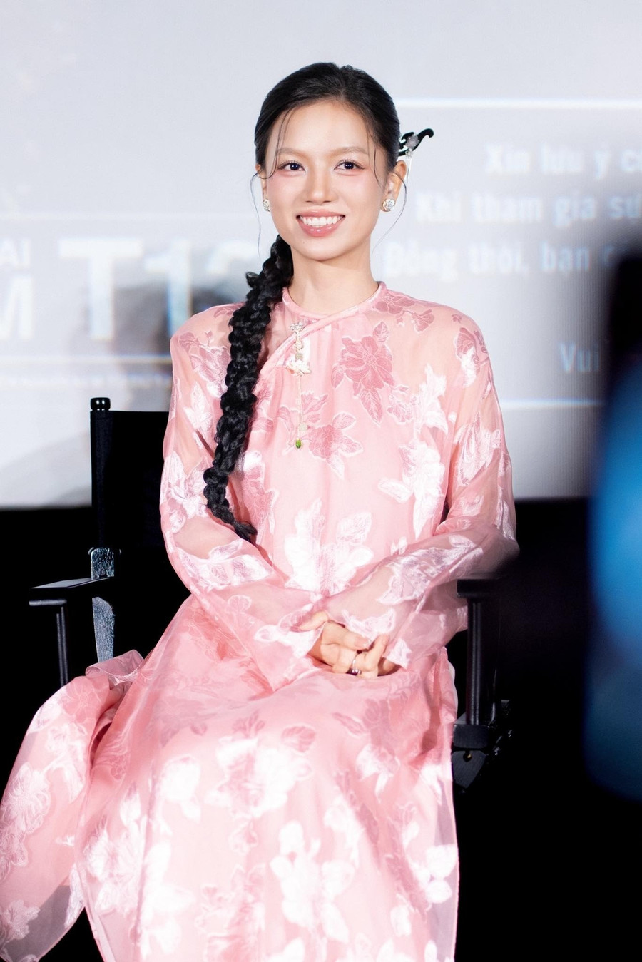 Hạ Anh’s limited screen time in Red Rain still highlights her striking presence and credible performance as a wartime heroine. ha6jpg-1756210896916.jpg