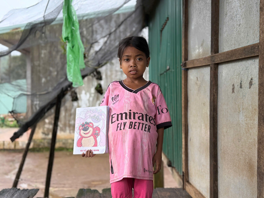 Suffering from cirrhosis since the age of three, Đánh has become severely underweight and pale. Photo: Chu Hằng em-danh.jpg
