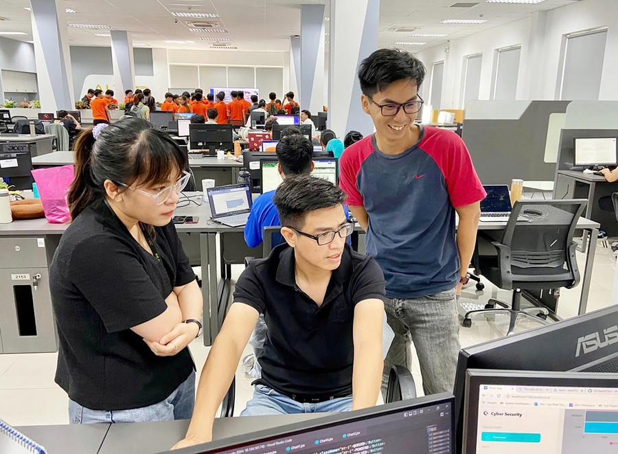 FPT Software Quy Nhon has employed nearly 700 engineers and technology experts. Photo: Trọng Lợi FPT Software Quy Nhơn has nearly 700 engineers and technology experts working. Photo: T.LỢI