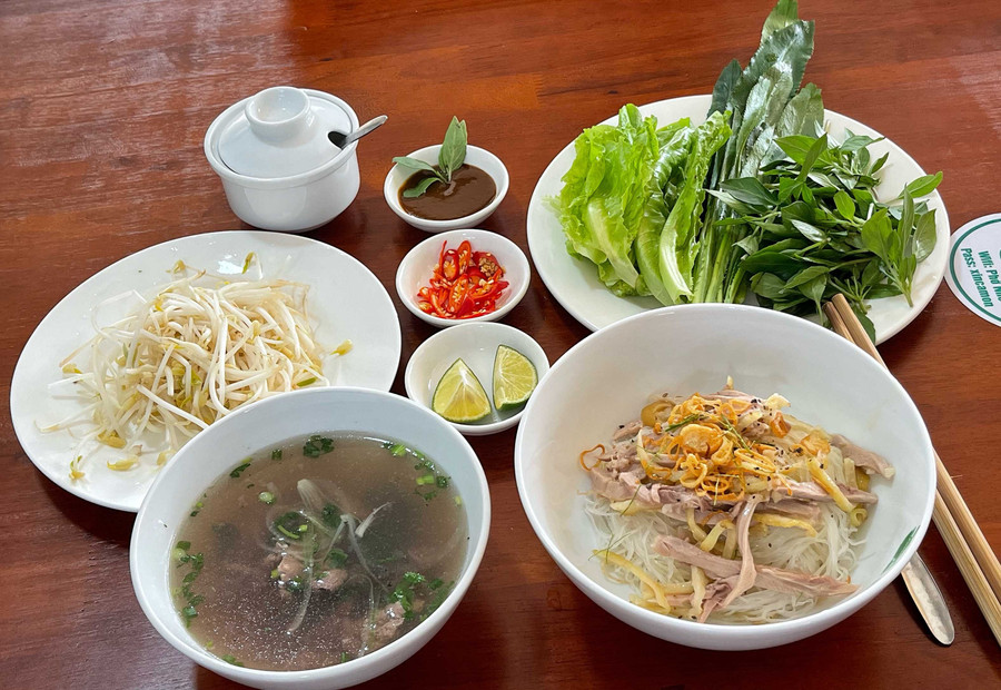 Phở khô Gia Lai là đại diện tiêu biểu của ẩm thực phố núi. Ảnh: Minh Châu