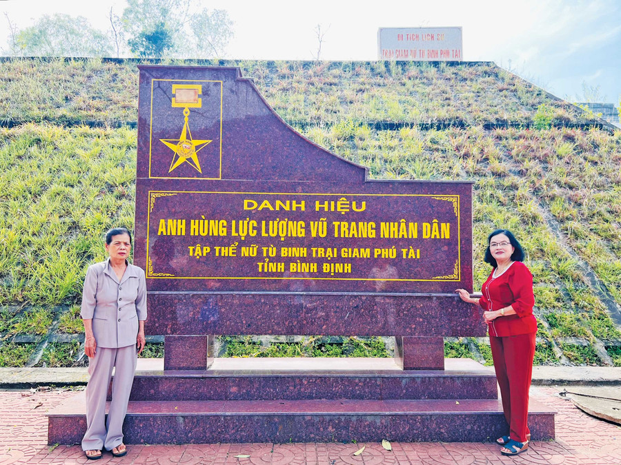 Mrs. Thái Thị Đào (left) with Mrs. Võ Thị Thanh Quyết (former Deputy Head of the Liaison Committee for Female Prisoners of Phú Tài Prison) at the Phú Tài Prison historical site. Photo: P.L bg6-2.jpg
