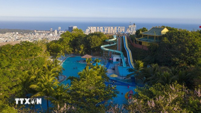 Ho May Park in Vung Tau Ward has invested in new service offerings and prepared promotional packages to serve locals and tourists. (Photo: Huynh Son/Vietnam News Agency) Ho May Park in Vung Tau Ward has invested in new service offerings and prepared promotional packages to serve locals and tourists. (Photo: Huynh Son/Vietnam News Agency)