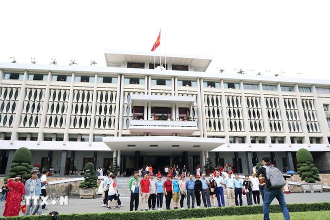 Tourists visit the Independence Palace, a national special relic and a popular tourist attraction in Ho Chi Minh City. (Photo: Hong Dat/Vietnam News Agency) Tourists visit the Independence Palace, a national special relic and a popular tourist attraction in Ho Chi Minh City. (Photo: Hong Dat/Vietnam News Agency)