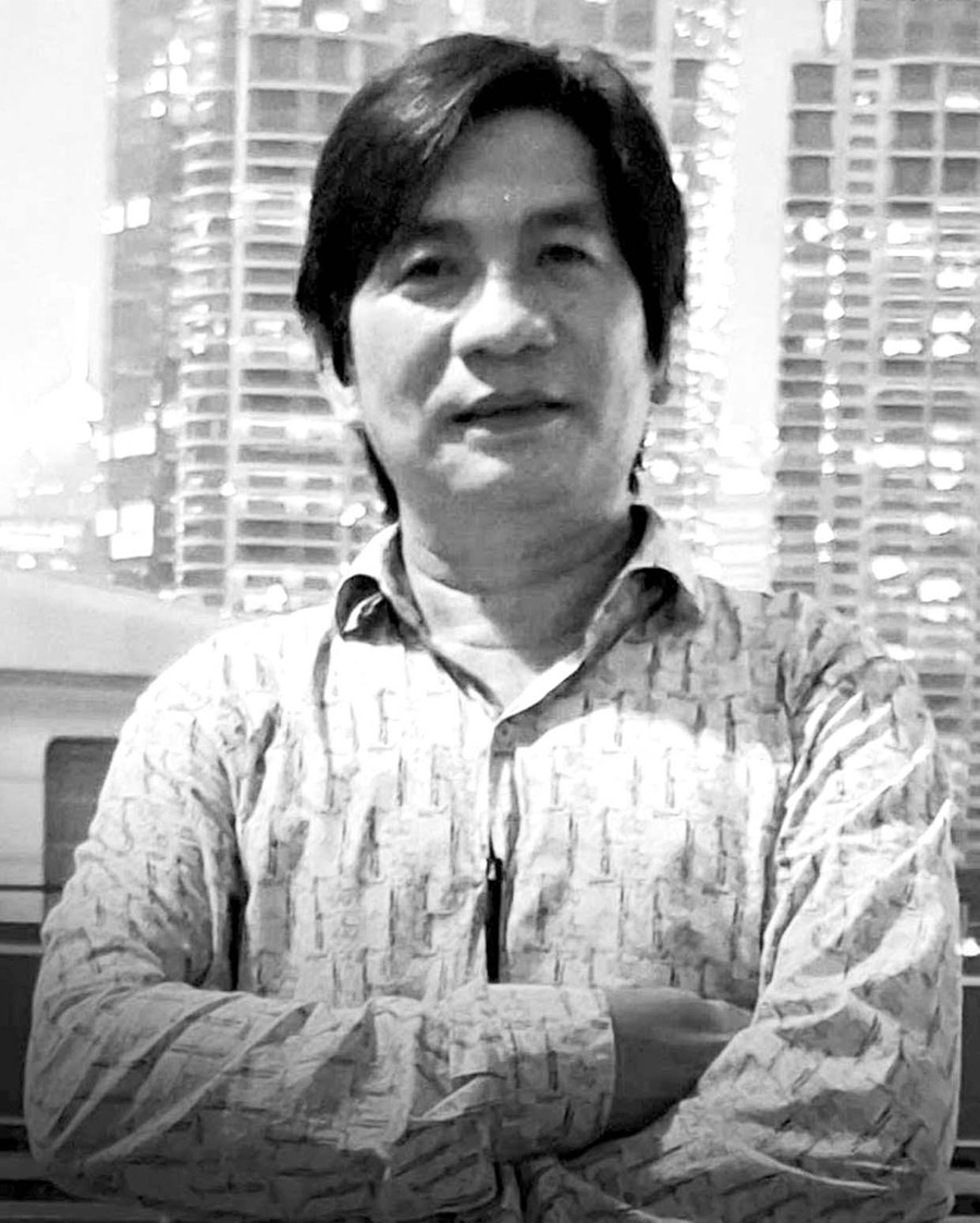 Sculptor Lê Trọng Nghĩa.