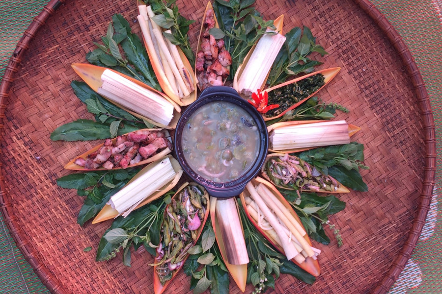 The highlight of the local cuisine here lies in its simplicity and the purity of its ingredients. mon-ngon-ban-dia.jpg