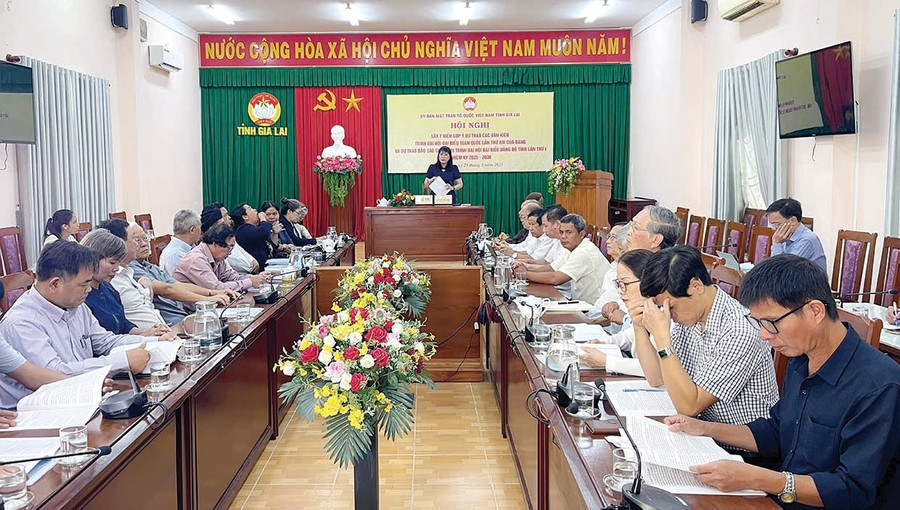 The Vietnam Fatherland Front Committee of Gia Lai province organizes a conference to collect feedback on draft documents for the 14th National Party Congress and the draft Political Report for the 1st Provincial Party Congress, 2025-2030 term. Photo: Minh Quân The Vietnam Fatherland Front Committee of Gia Lai province organizes a conference to collect feedback on draft documents for the 14th National Party Congress and the draft Political Report for the 1st Provincial Party Congress, 2025-2030 term.