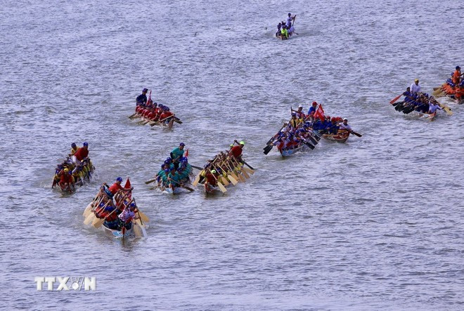 Da Nang holds a boat race on the Han River to celebrate National Day, September 2. Photo: Tran Le Lam/VNA Da Nang holds a boat race on the Han River to celebrate National Day, September 2. Photo: Tran Le Lam/VNA