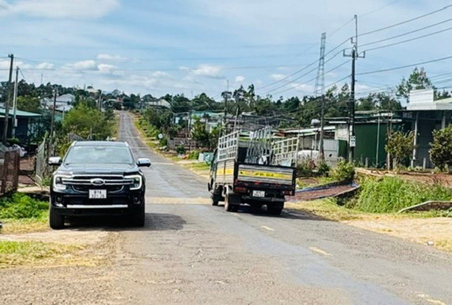 The transportation criterion has been identified by Chư Păh Commune as the backbone for socio-economic development. Photo: Đinh Yến