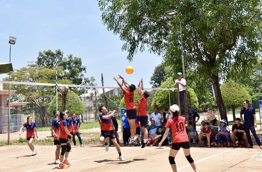 Many grassroots trade unions organize sports exchanges, creating a playground to connect members and workers. Photo: ĐVCC
