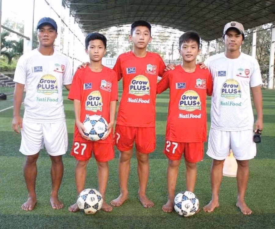 Quốc Cường (27), Nhật Minh (7) và Quốc Việt (27) khi còn khoác áo học viện HAGL Arsenal JMG. Ảnh: HAGL