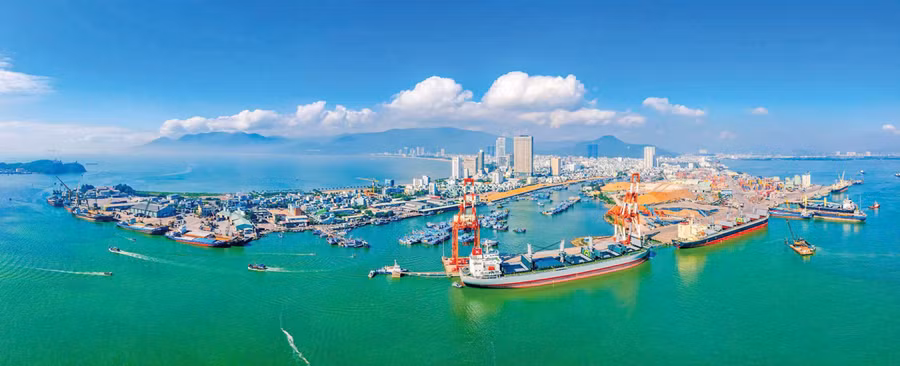 Xuất khẩu hàng hóa qua Cảng quốc tế Quy Nhơn. Ảnh: N.Dũng