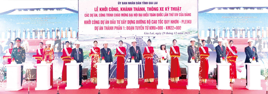 Lễ động thổ khởi công Dự án đường bộ cao tốc Quy Nhơn - Pleiku tại địa bàn phường An Nhơn. Ảnh: N.H