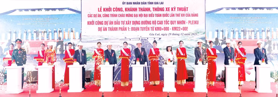 Lễ động thổ khởi công Dự án đường bộ cao tốc Quy Nhơn - Pleiku tại địa bàn phường An Nhơn. Ảnh: N.H